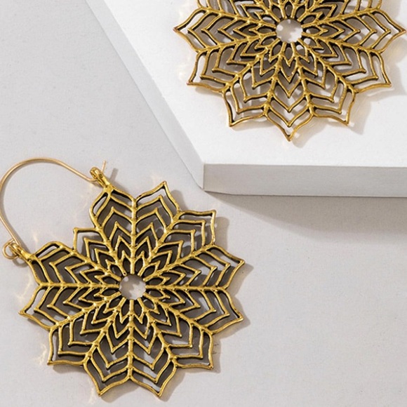 Gold-toned Snowflake Earrings - Picture 2 of 3